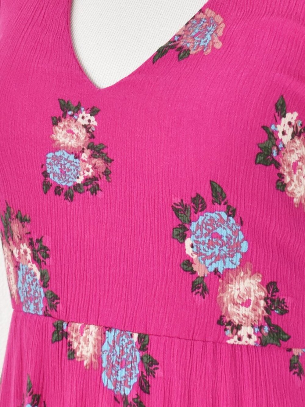 Wayf Floral Crinkle Midi Dress - L - Picture 3 of 10